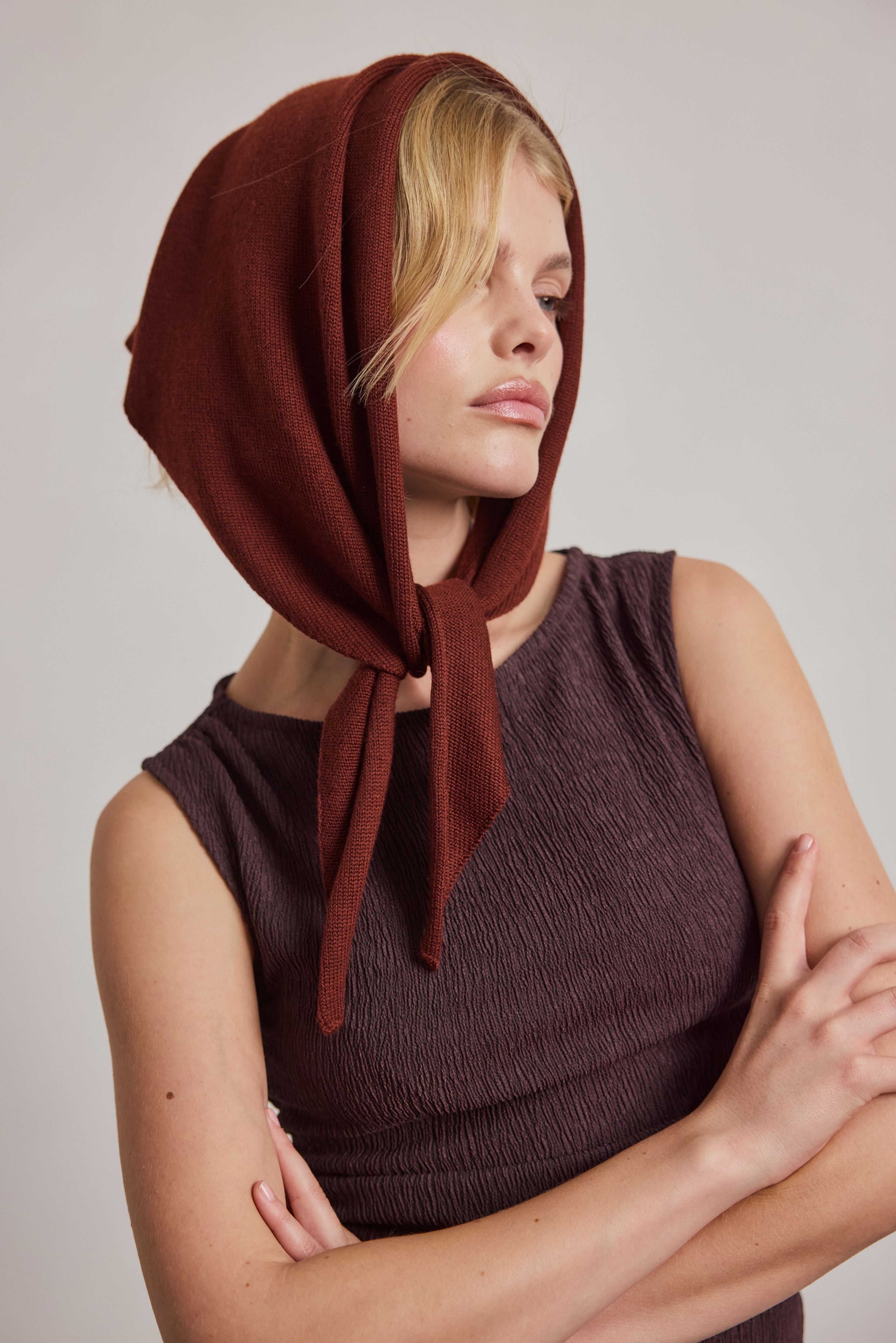 【GUSHLOW&COLE】Mixed Scarf Merino /WALNUT Merino Wool Triangle Scarf - Dark Walnut Brown – Arctic Fox & Co.